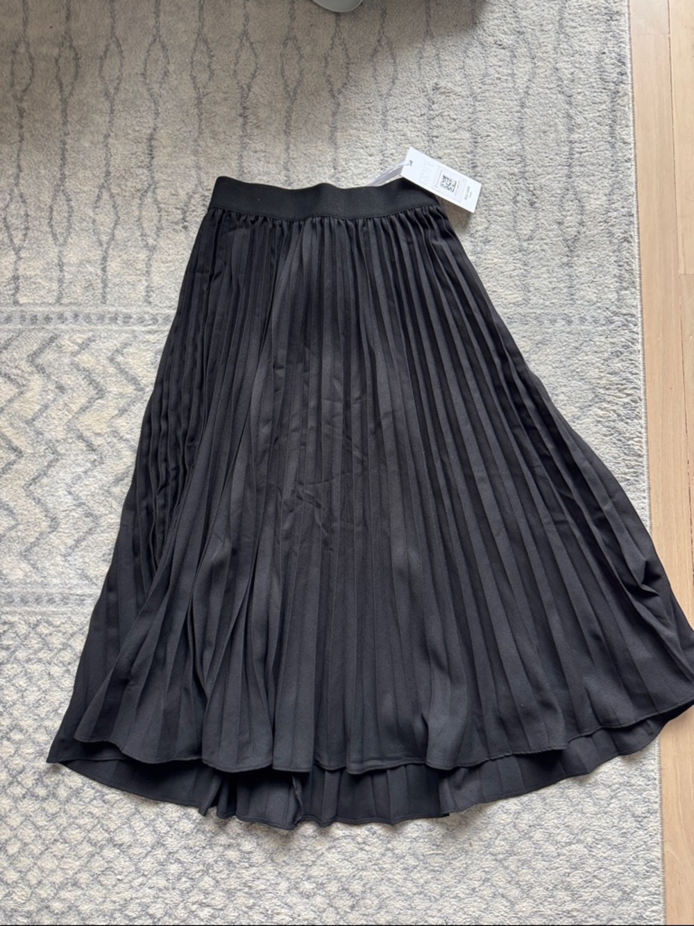 NWT black pleated skirt